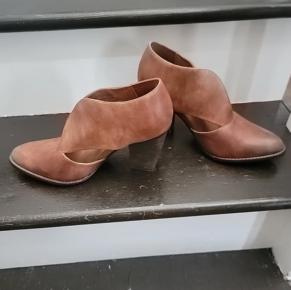 Jeffrey Campbell Free X People Shoes Size 10 Heels Deep V Cutout Leather Boho